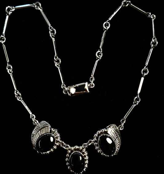 Sello de ley en el interior del collar vintage con incrustaciones de obsidiana en plata ley 925