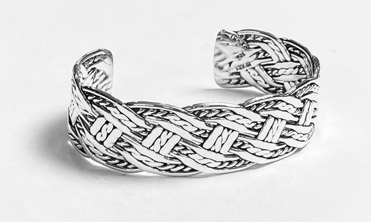 Sello de ley en el interior del brazalete tejido en plata ley 925