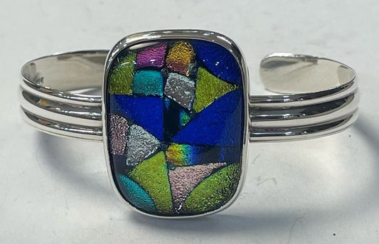 Sello de ley en el interior del brazalete con dicroico en plata ley 925
