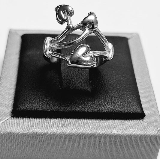 Sello de ley en el interior del anillo de tres hojas en plata ley 925