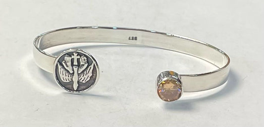 Sello de ley en el interior del brazalete en plata ley 925
