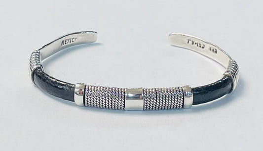 Sello de ley en el interior del brazalete en plata ley 925