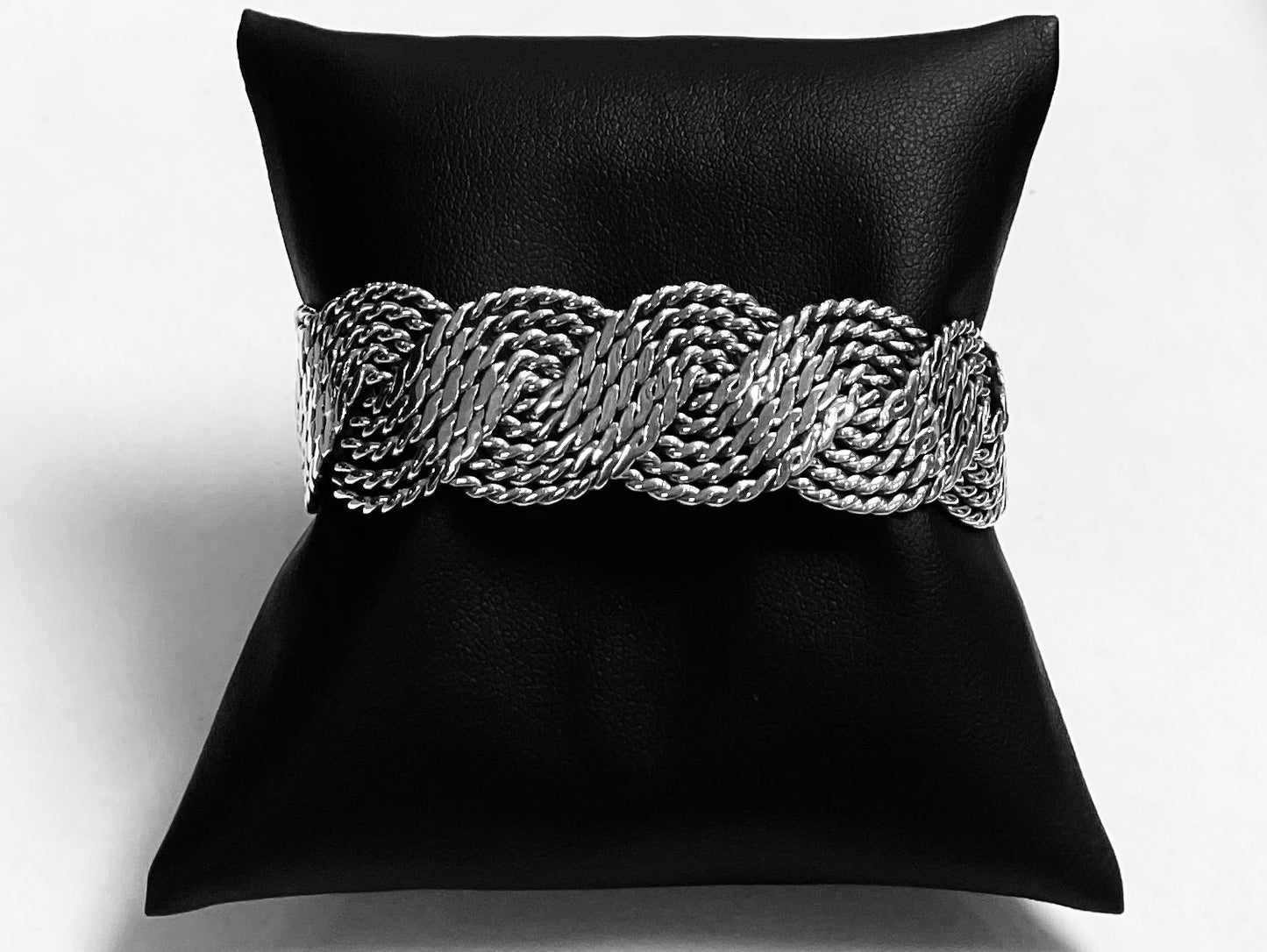 Brazalete en Plata Ley 925, sello de autenticidad Plata Ley .925