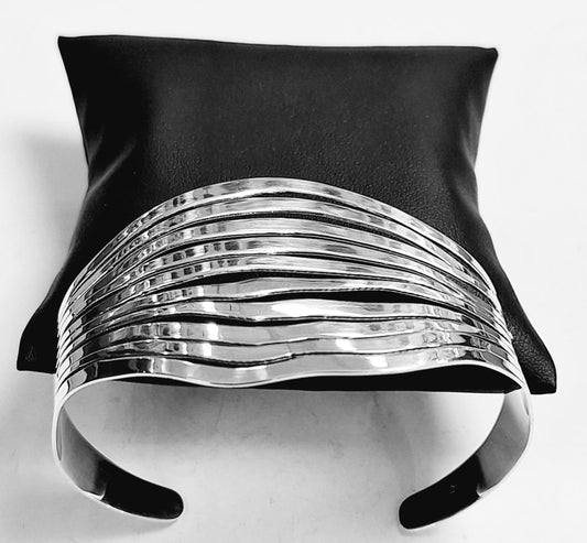 Sello de ley en el interior del brazalete en plata ley 925