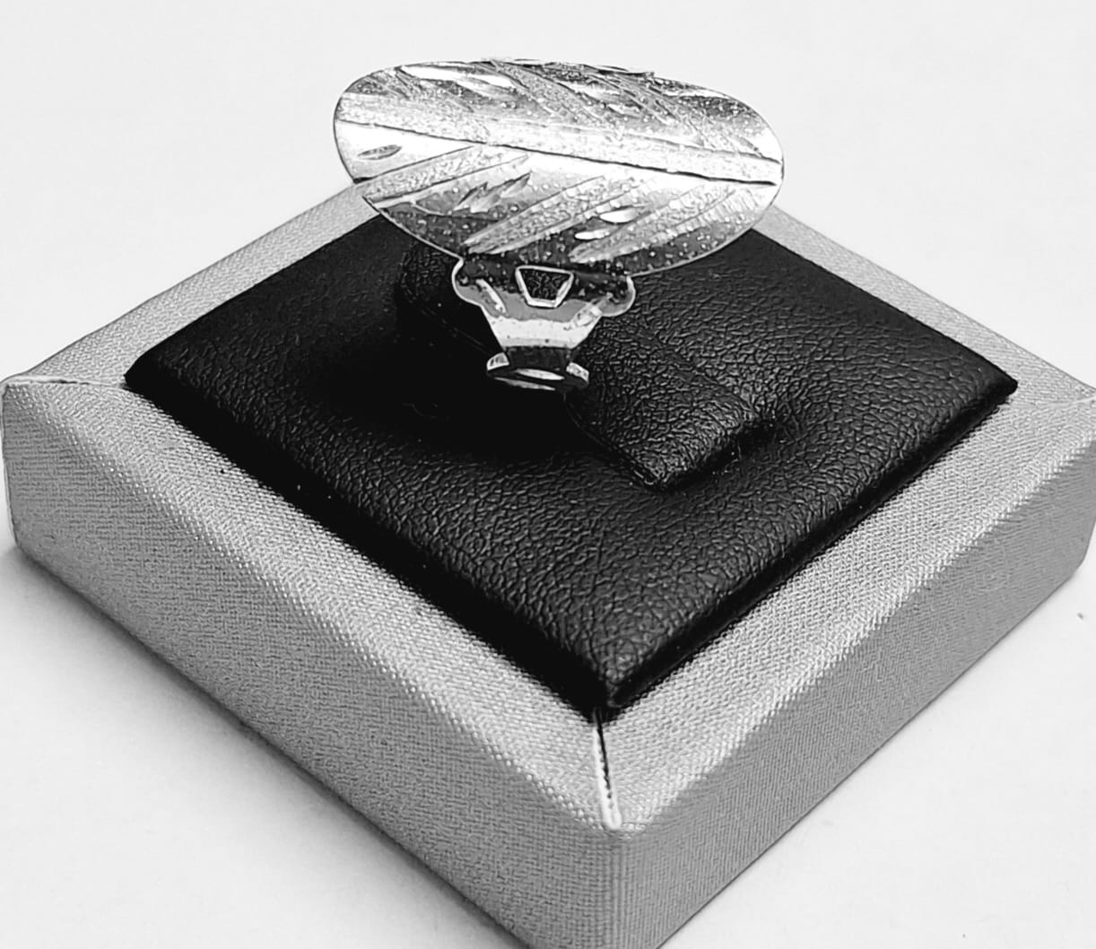 Anillo Diamantada en Plata Ley 925, vista frontal