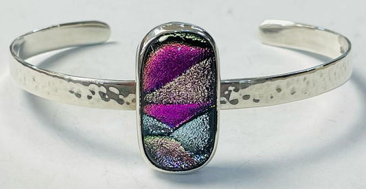 Sello de ley en el interior del brazalete con dicroico en plata ley 925