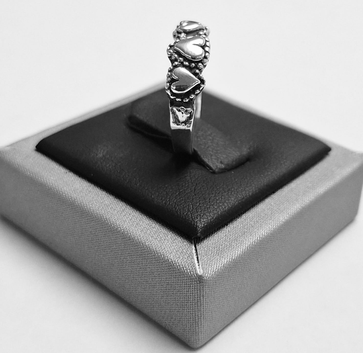 Anillo de Tres Corazones en Plata Ley 925, vista frontal