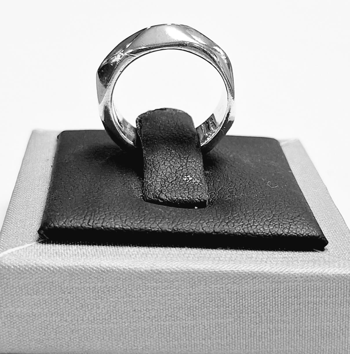 Sello de ley en el interior del anillo plata ley 925