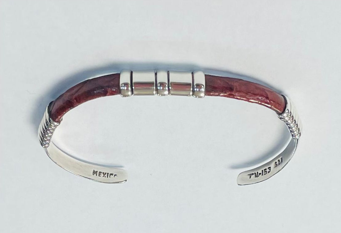 Sello de ley en el interior del brazalete en plata ley 925