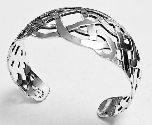 Sello de ley en el interior del brazalete en plata ley 925
