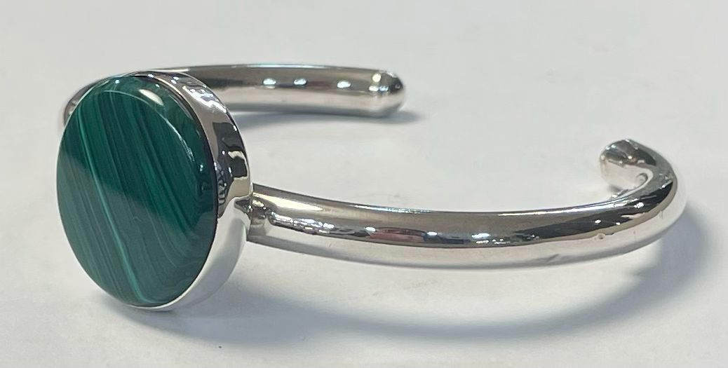 Brazalete con Malaquita en Plata Ley 925, vista frontal