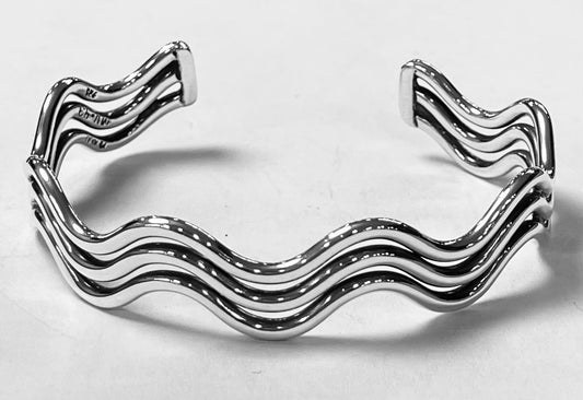 Sello de ley en el interior del brazalete en plata ley 925