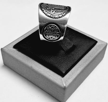 Anillo San Benito en Plata Ley 925, vista frontal