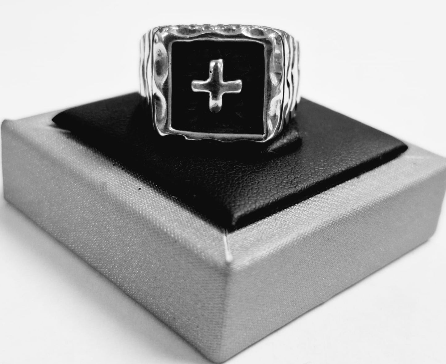 Anillo Cruz en Plata Ley 950, sello de autenticidad Plata Ley .925