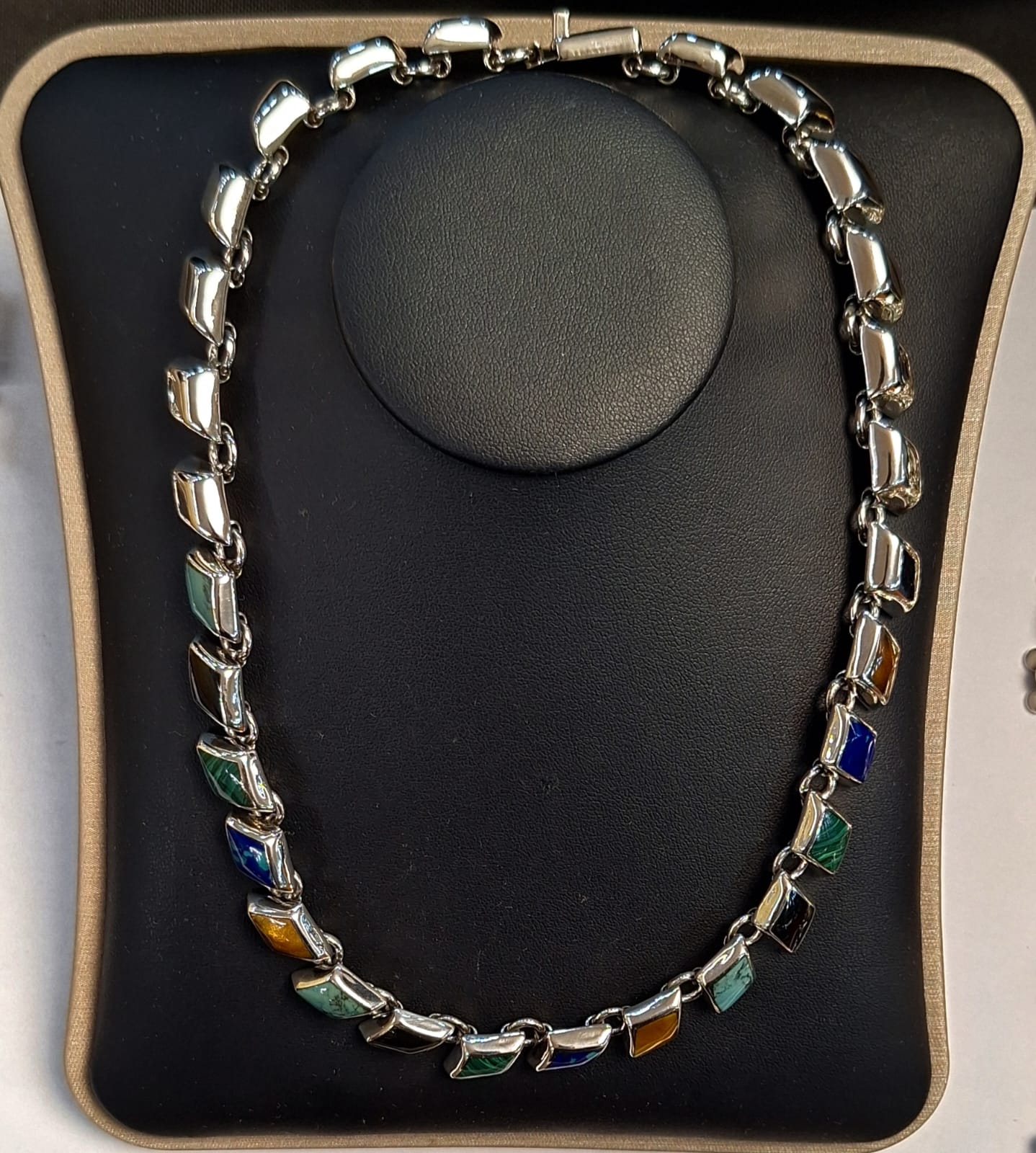 Collar con Incrustaciones de Piedra en Plata Ley 925, sello de autenticidad Plata Ley .925