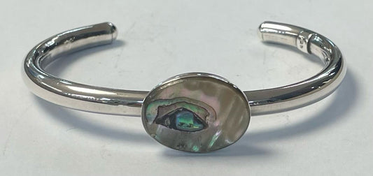 Sello de ley en el interior del brazalete con concha abulon en plata ley 925