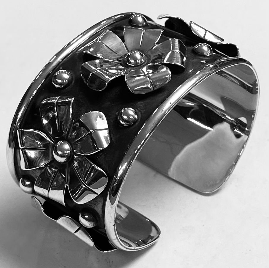 Brazalete Navajo en Plata Ley 950, vista frontal