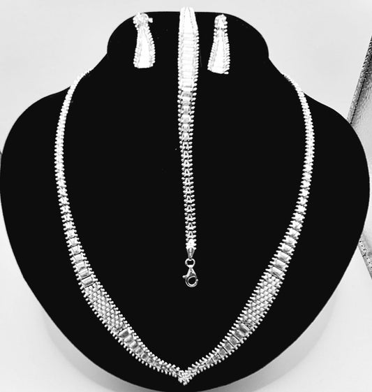 Sello de ley en el interior del set de collar diamantantado en plata ley 925