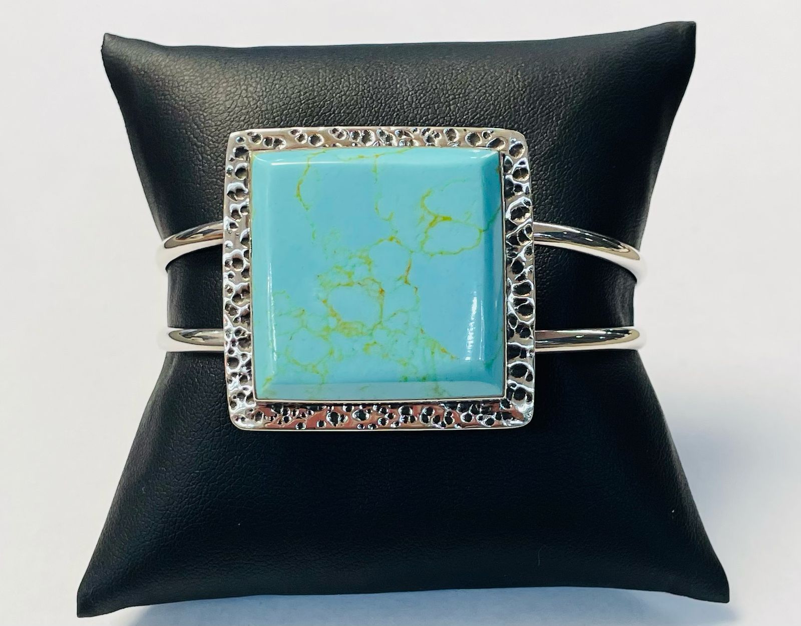 Brazalete en Plata Ley 925 con Turquesa, sello de autenticidad Plata Ley .925