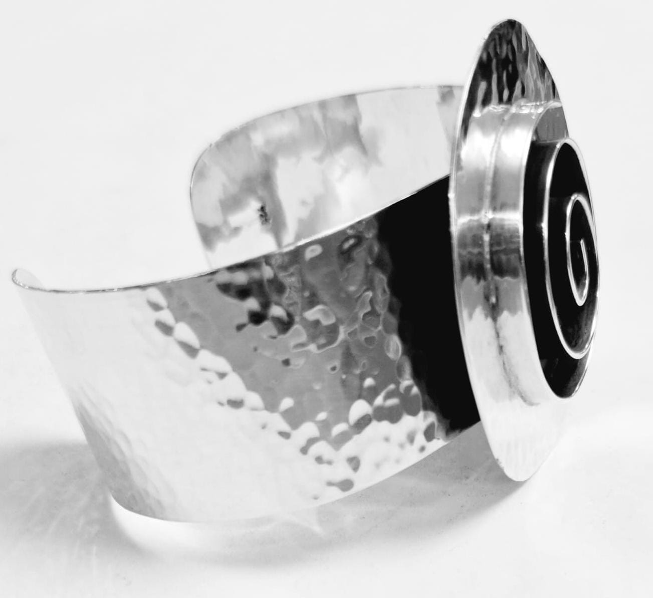 Brazalete Laberinto en Plata Ley 925, sello de autenticidad Plata Ley .925