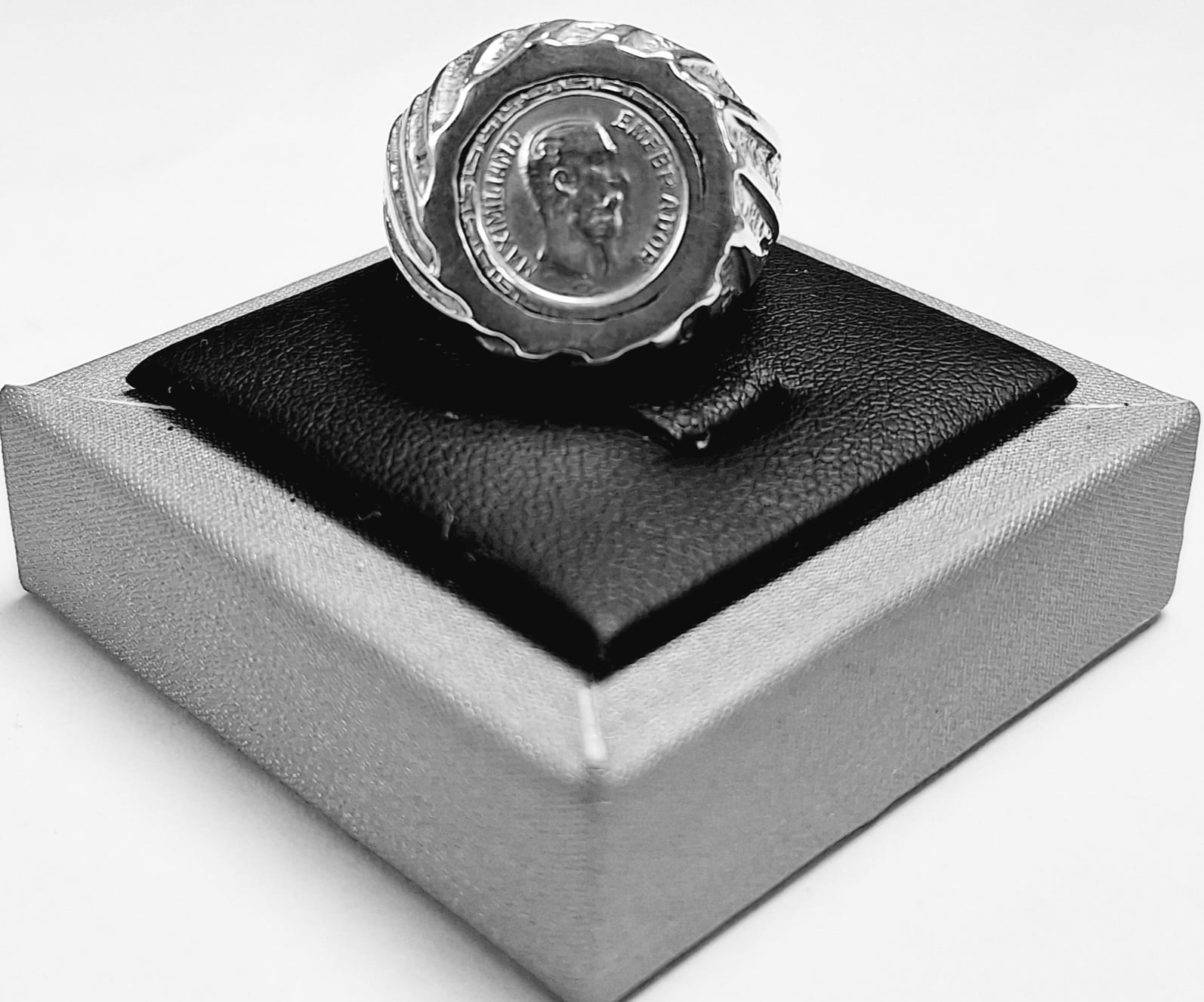 Anillo Moneda Emperador en Plata Ley 925, sello de autenticidad Plata Ley .925