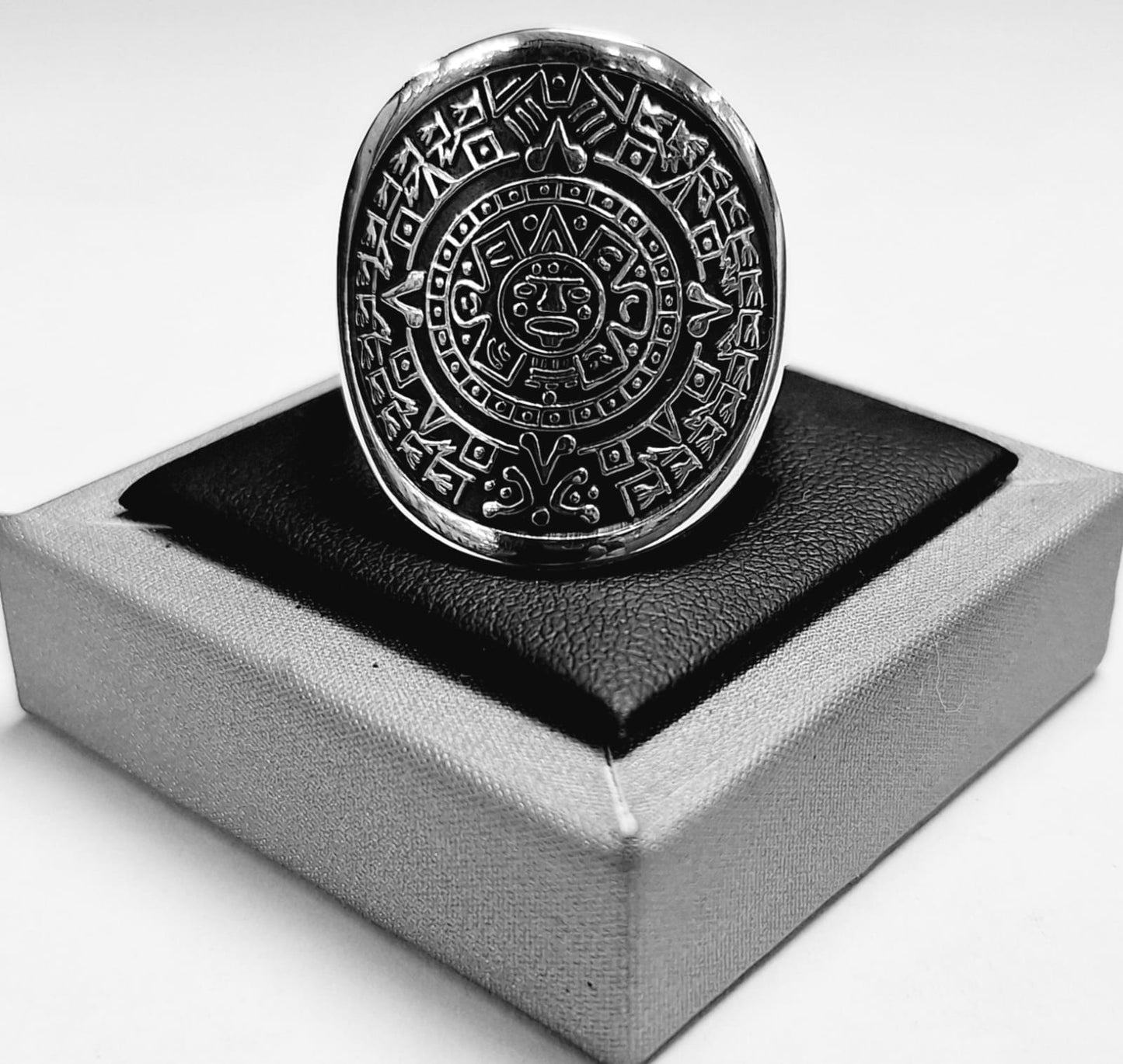 Anillo Calendario Azteca en Plata Ley 925, sello de autenticidad Plata Ley .925
