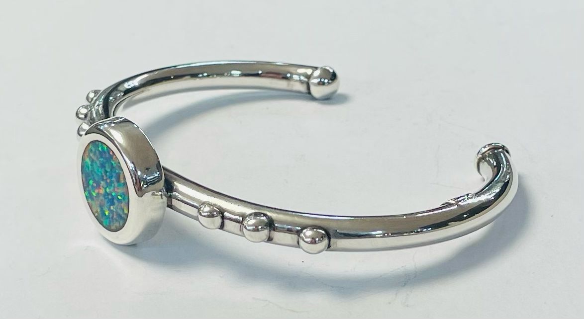 Brazalete con Opalo en Plata Ley 925, vista frontal