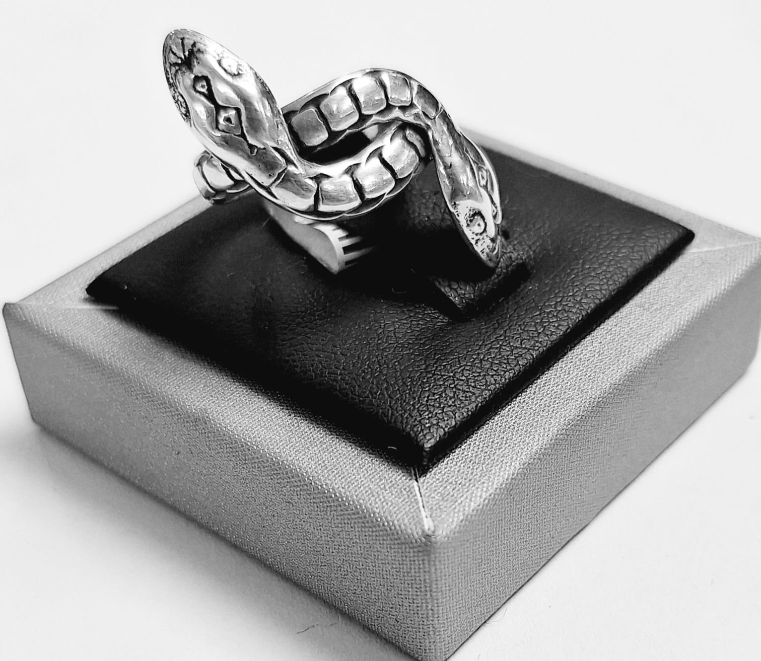 Anillo Serpiente en Plata Ley 925, sello de autenticidad Plata Ley .925