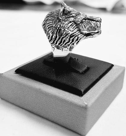 Anillo Cabeza de Lobo en Plata Ley 925, vista frontal