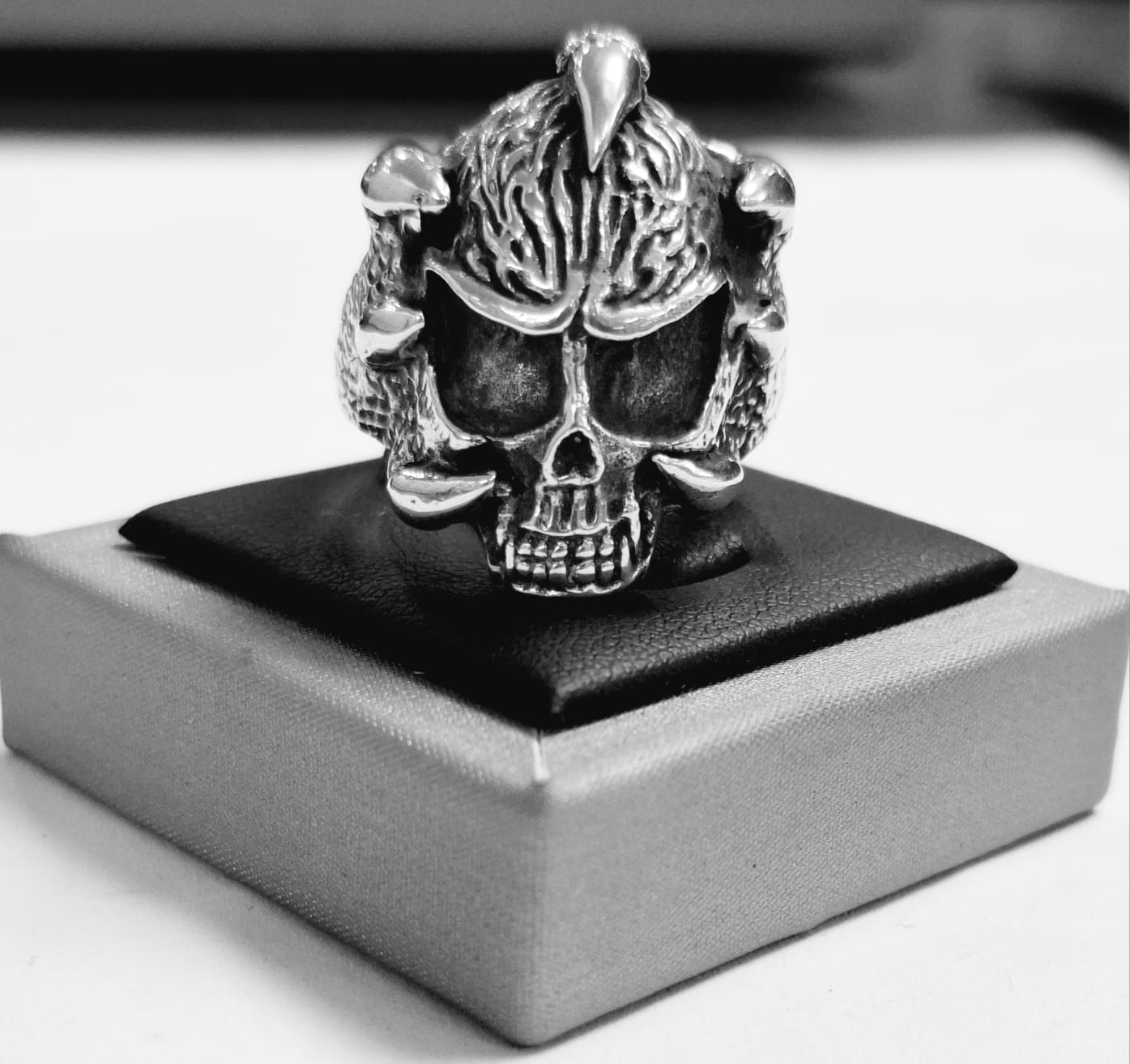 Anillo Calavera Guerrero en Plata Ley 925, sello de autenticidad Plata Ley .925