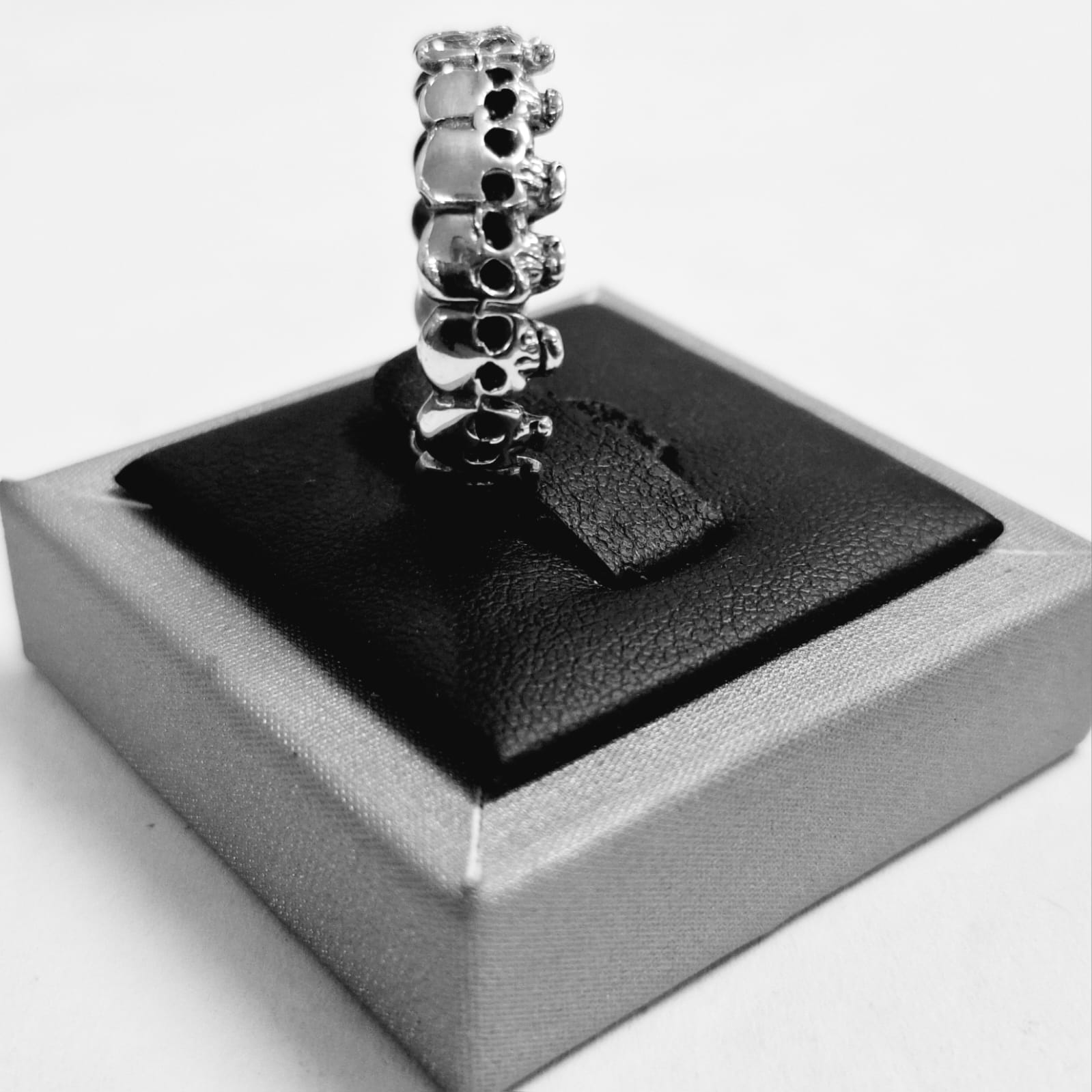 Anillo Cráneos en Plata Ley 925, vista frontal