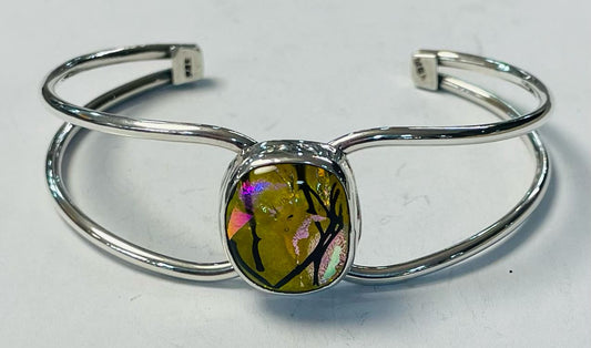 Sello de ley en el interior del brazalete con dicroico en plata ley 925