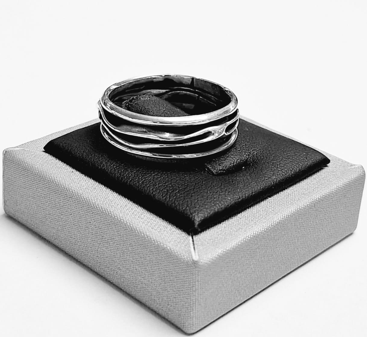 Anillo Corrugado en Plata Ley 925, vista frontal