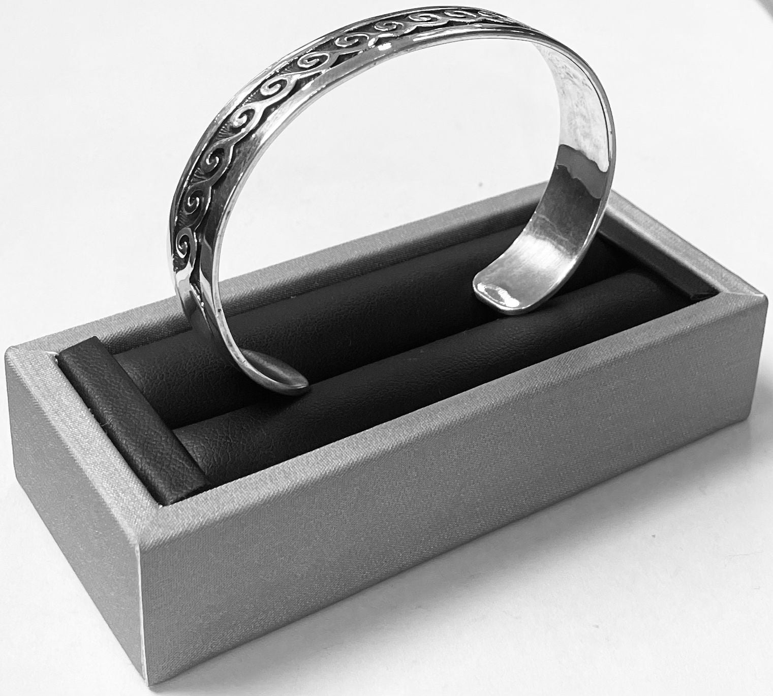 Brazalete Jopi en Plata 925, sello de autenticidad Plata Ley .925