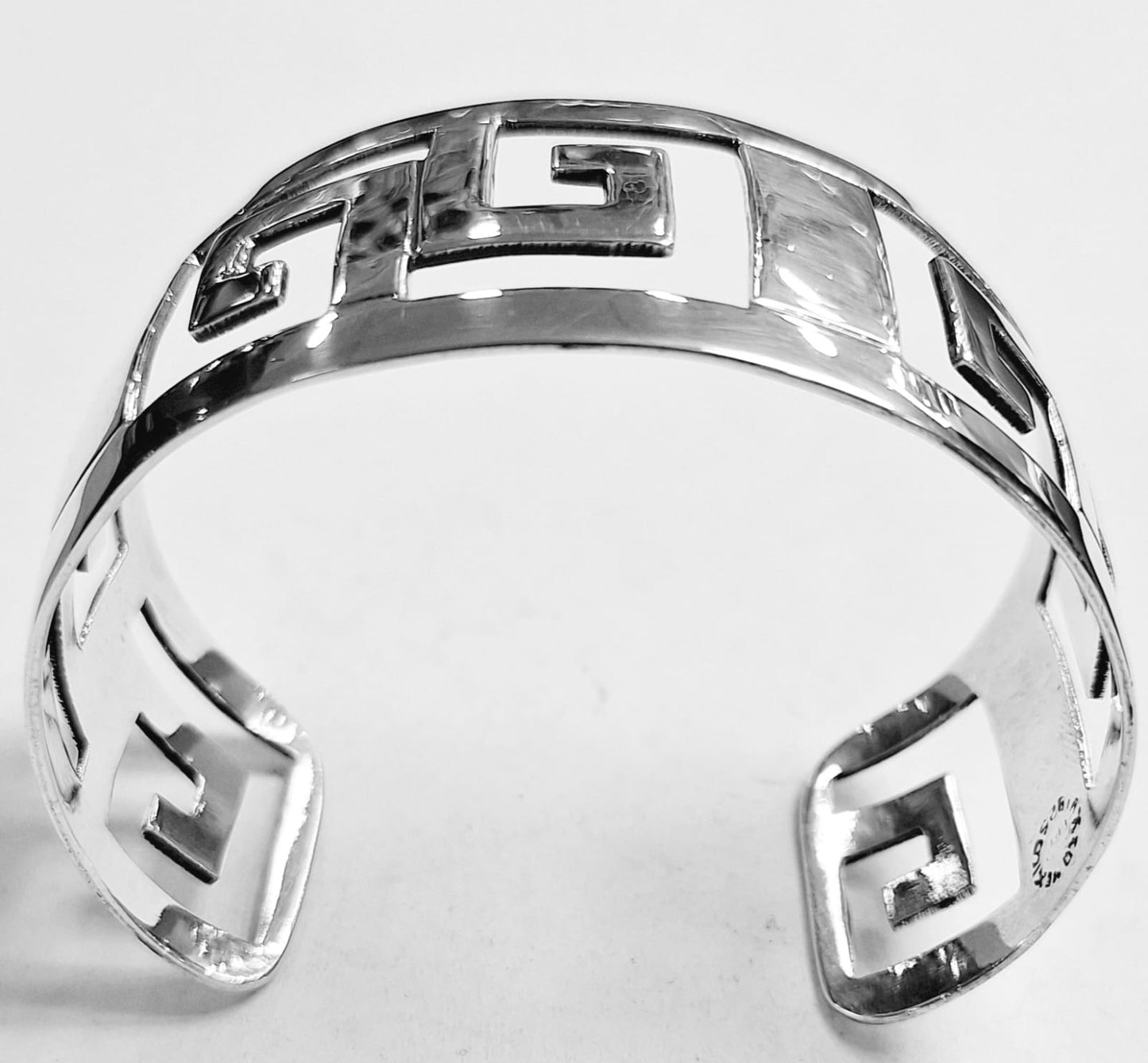 Brazalete en Plata Ley 925, sello de autenticidad Plata Ley .925