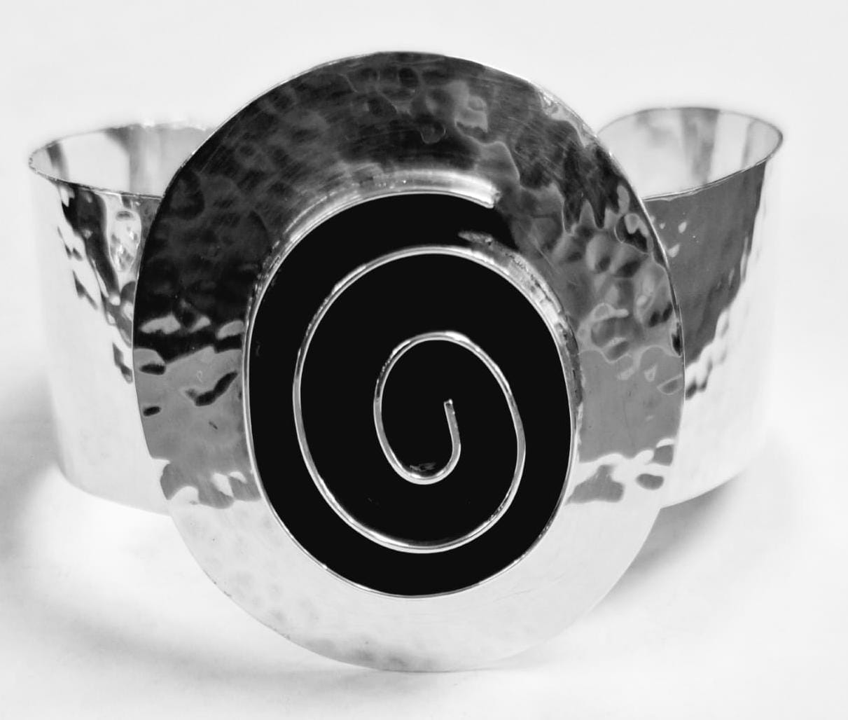 Sello de ley en el interior del brazalete laberinto en plata ley 925