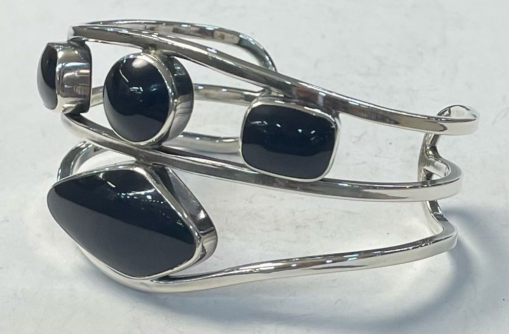 Brazalete con Obsidiana en Plata Ley 925, vista frontal