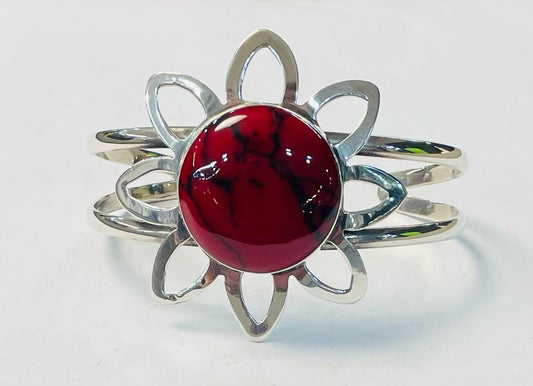 Sello de ley en el interior del brazalete con coral en plata ley 925