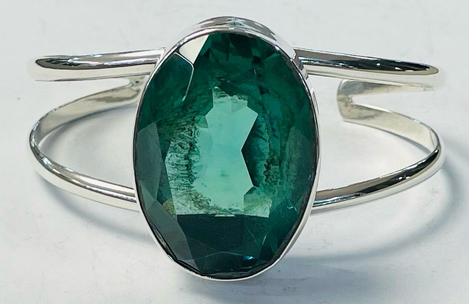 Sello de ley en el interior del brazalete con circonia en plata ley 925