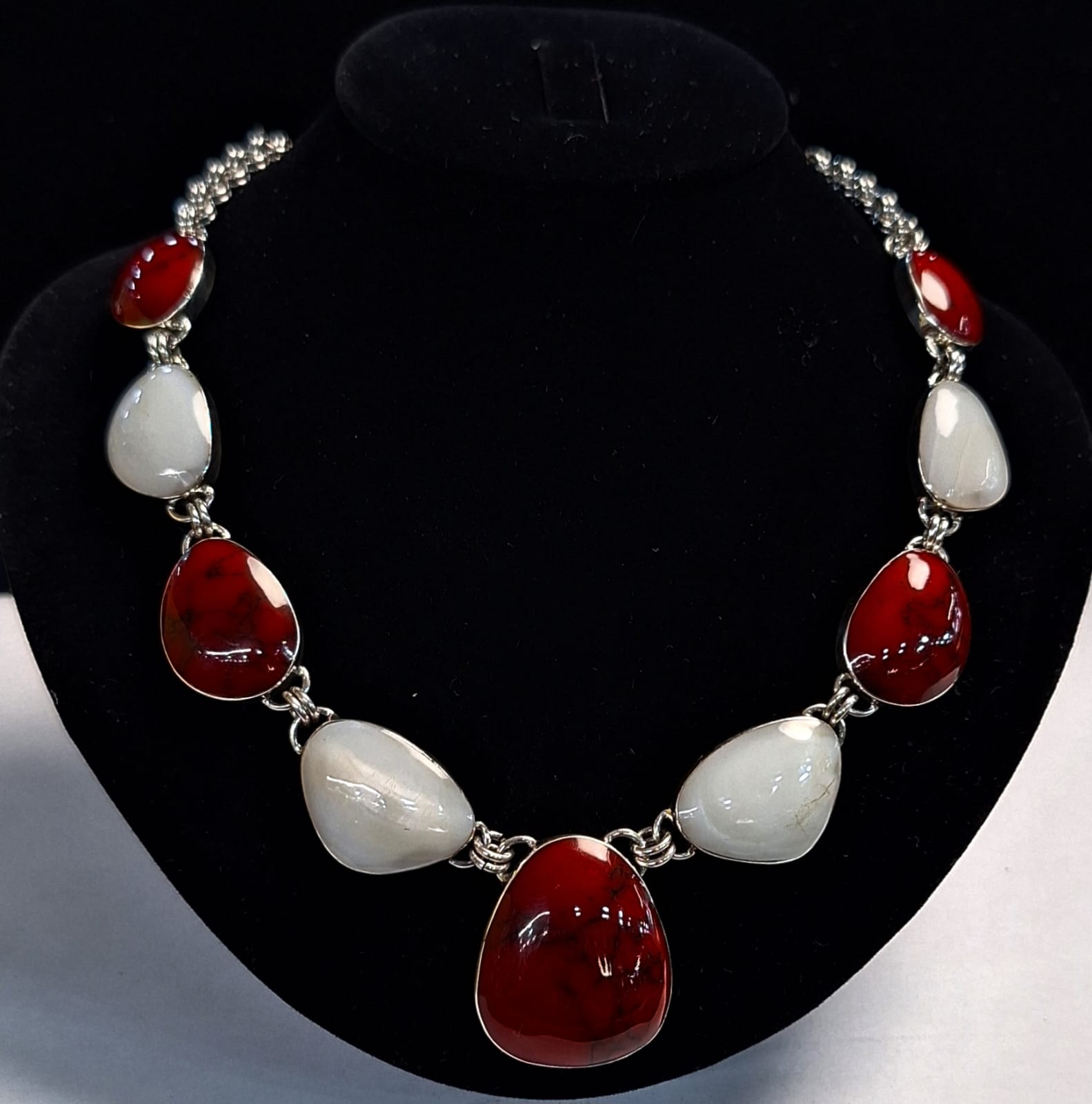 Collar con Incrustaciones de Cabujón de Nácar y Piedra en Plata Ley 950, sello de autenticidad Plata Ley .925