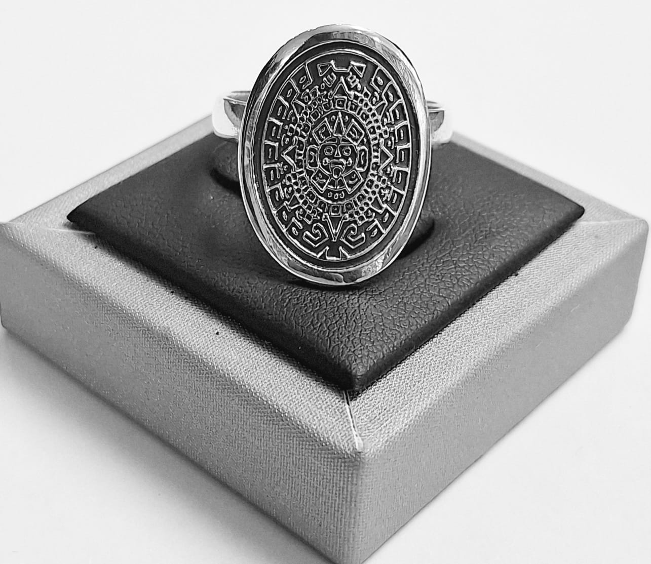 Anillo Calendario Azteca en Plata Ley 925, sello de autenticidad Plata Ley .925