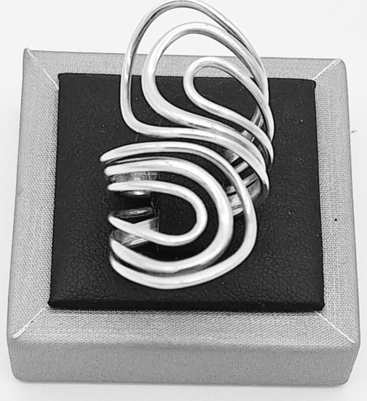 Anillo Plata Ley 925. sobre fondo blanco