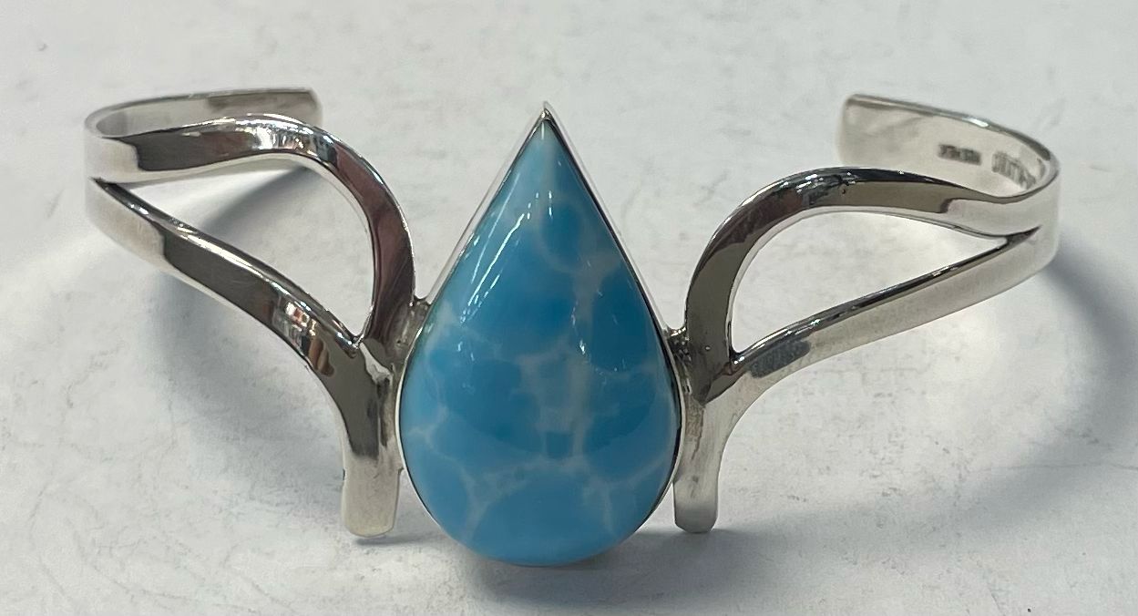 Sello de ley en el interior del brazalete con larimar en plata ley 925