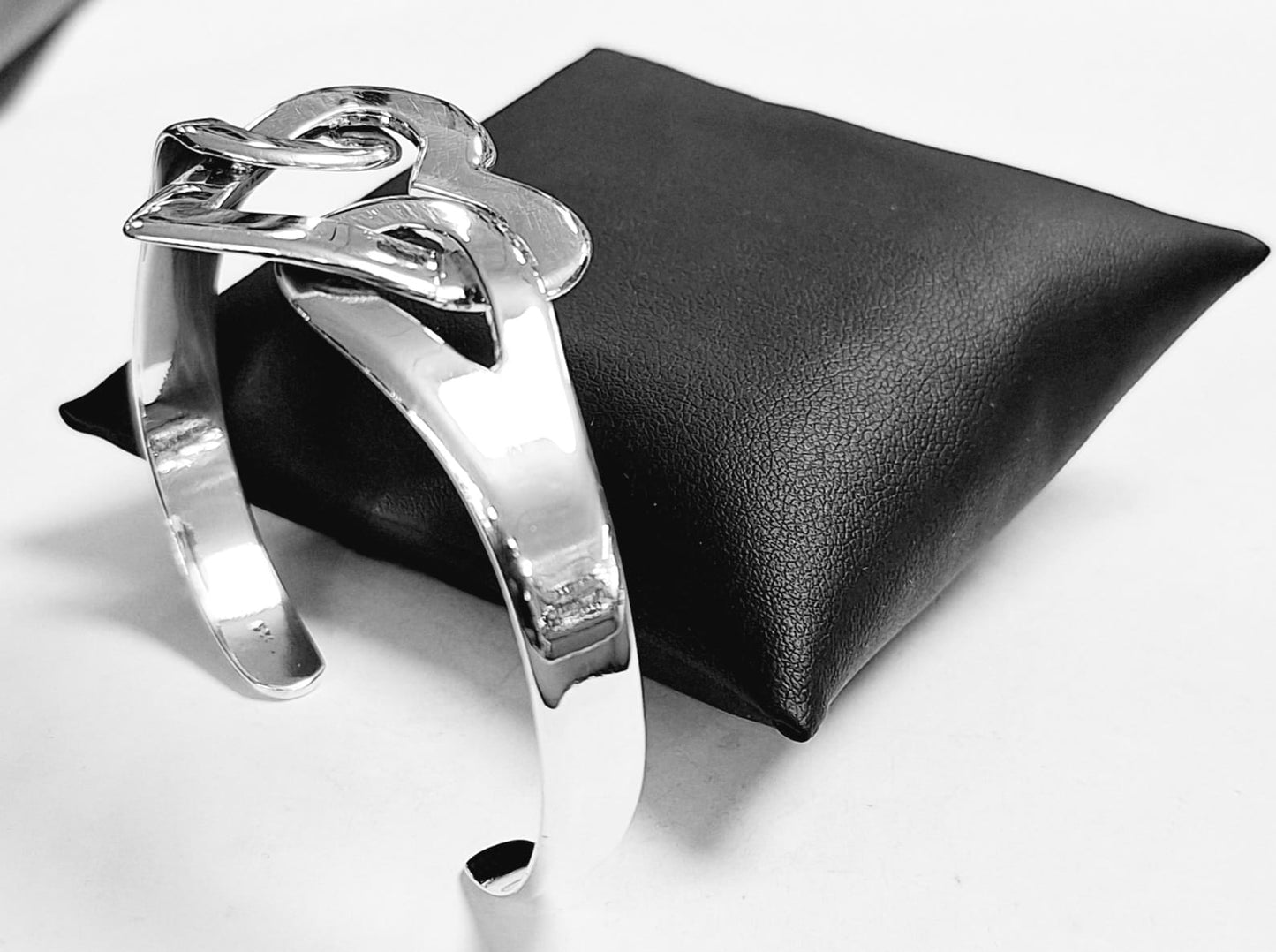 Brazalete en Plata 950, sello de autenticidad Plata Ley .925