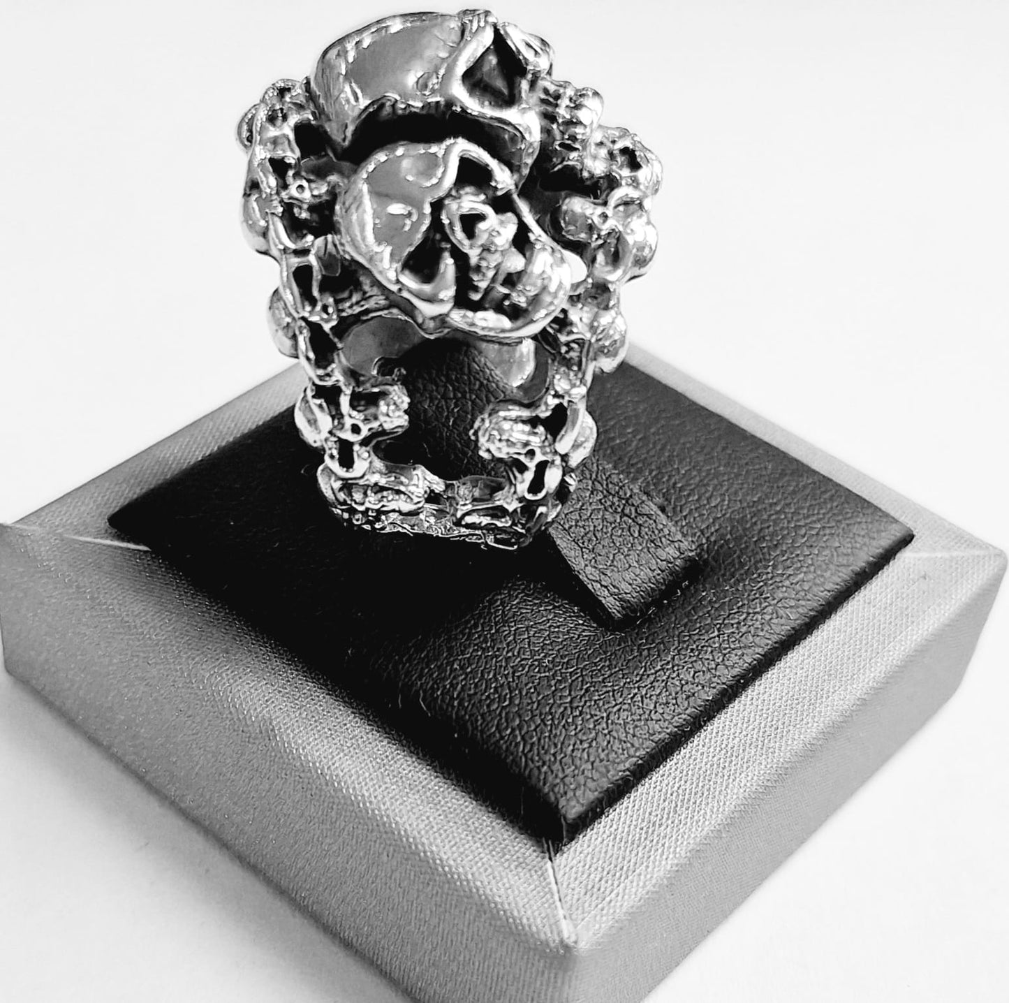 Anillo Cráneo en Plata Ley 925, sello de autenticidad Plata Ley .925