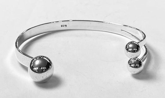 Sello de ley en el interior del brazalete en plata ley 925