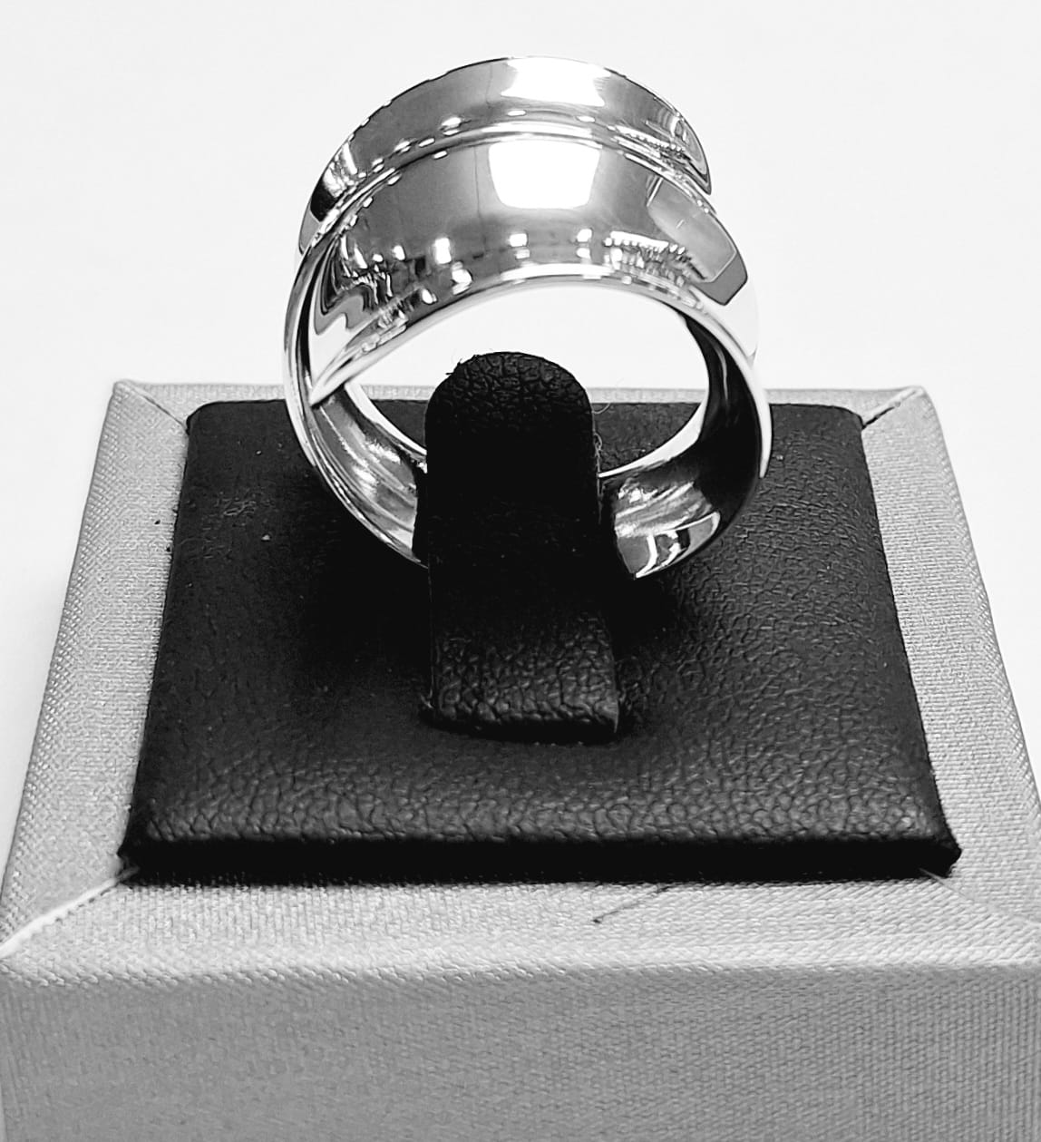 Sello de ley en el interior del anillo en plata ley 925