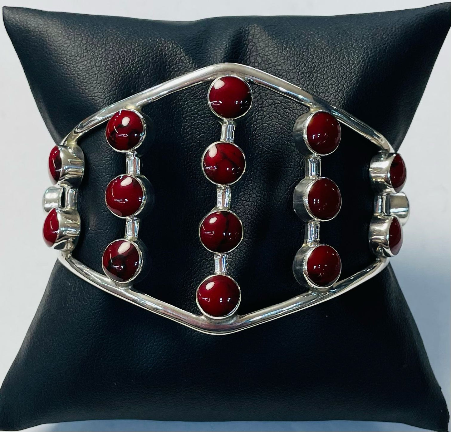 Brazalete con Coral Rojo en Plata Ley 925, sello de autenticidad Plata Ley .925