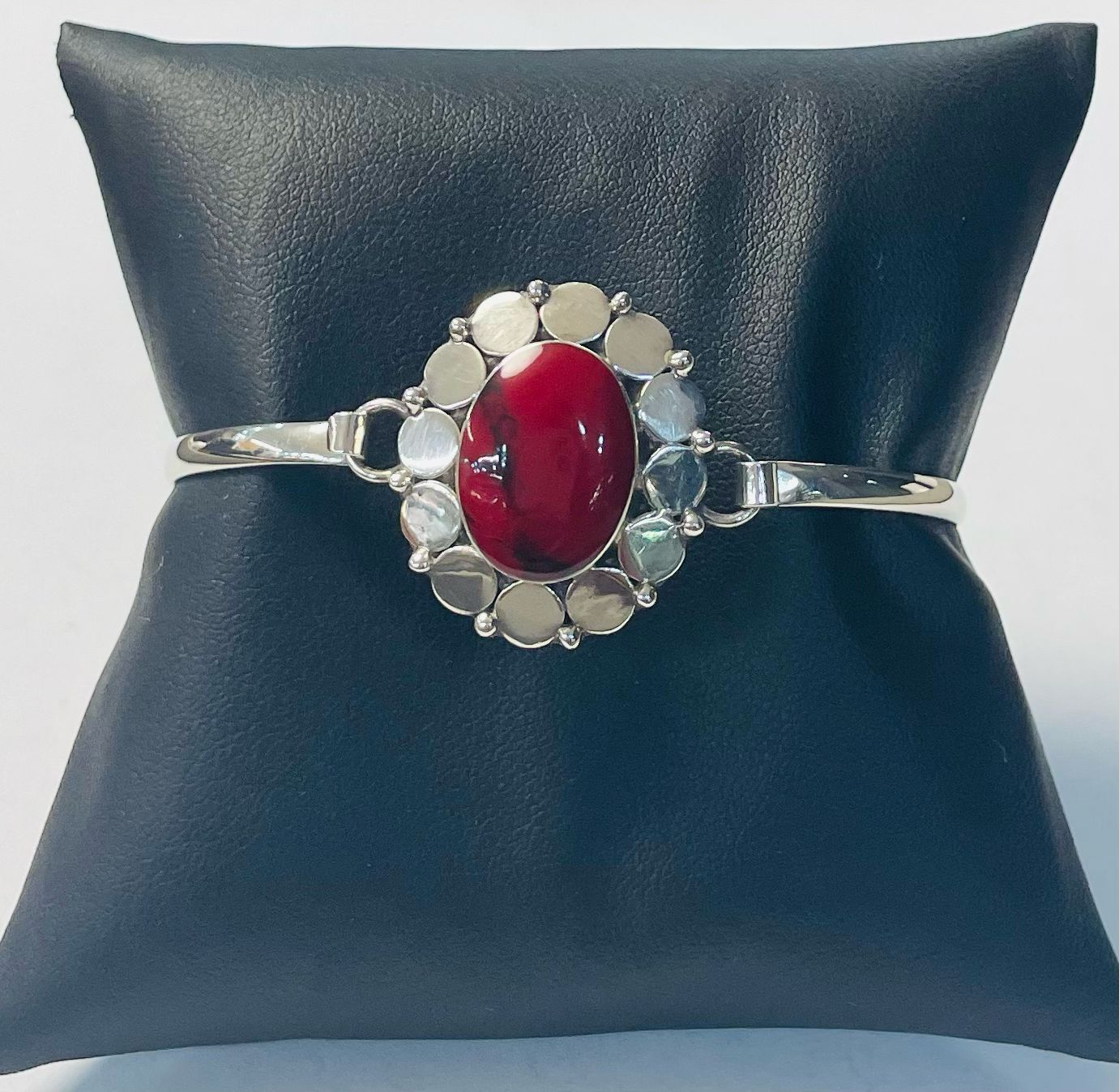Brazalete con Coral en Plata Ley 925, sello de autenticidad Plata Ley .925