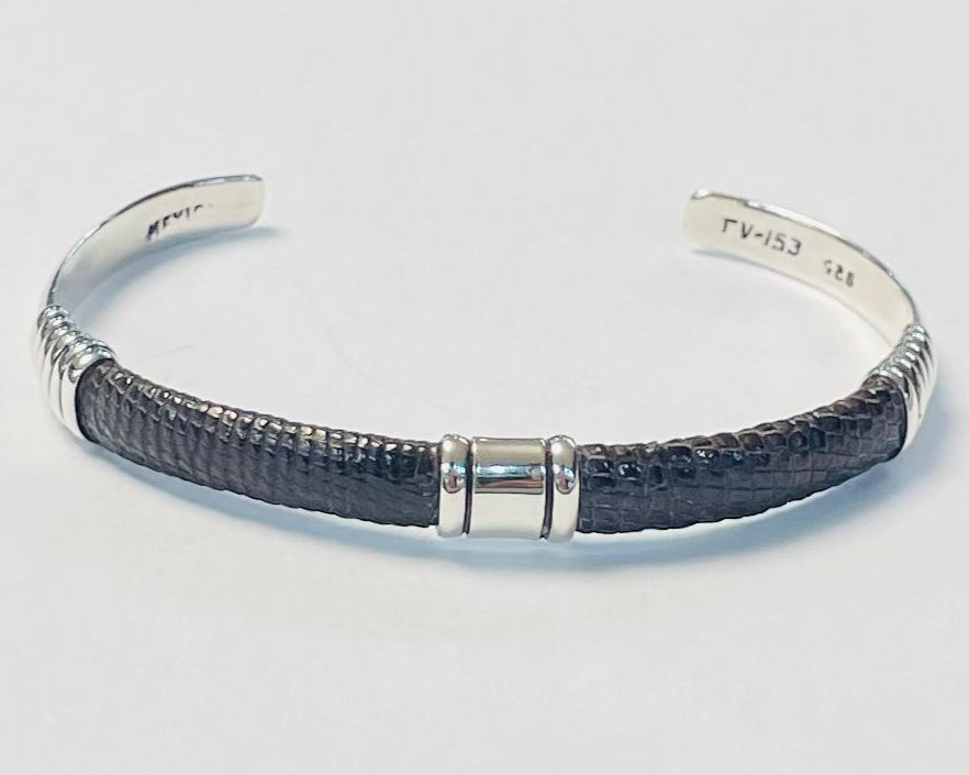 Sello de ley en el interior del brazalete en plata ley 925